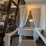 Romantic View Apartment, Nesso, By Rent نيسّو