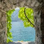 Romantic View Apartment, Nesso, By Rent شقة *