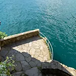 Romantic View Apartment, Nesso, By Rent * نيسّو
