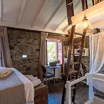 Romantic View Apartment, Nesso, By Rent نيسّو