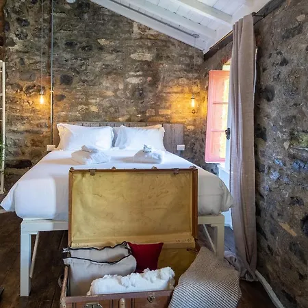 Romantic View Apartment, Nesso, By Rent شقة نيسّو