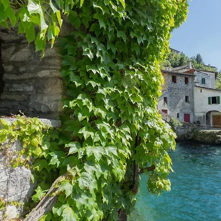 Lägenhet Romantic View Apartment, Nesso, By Rent