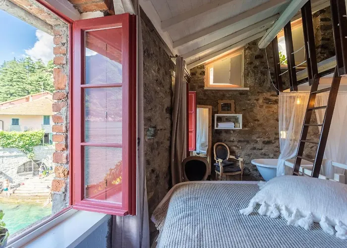 Romantic View Apartment, Nesso, By Rent Διαμέρισμα *