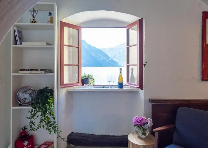 Romantic View Apartment, Nesso, By Rent Διαμέρισμα