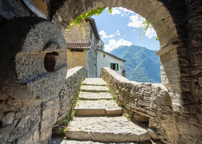 Romantic View Apartment, Nesso, By Rent