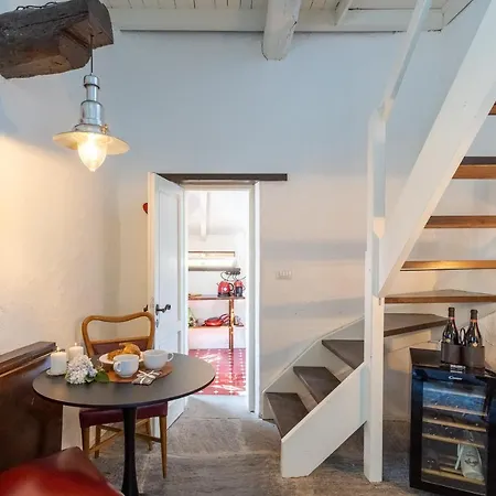 Romantic View Apartment, Nesso, By Rent 内索