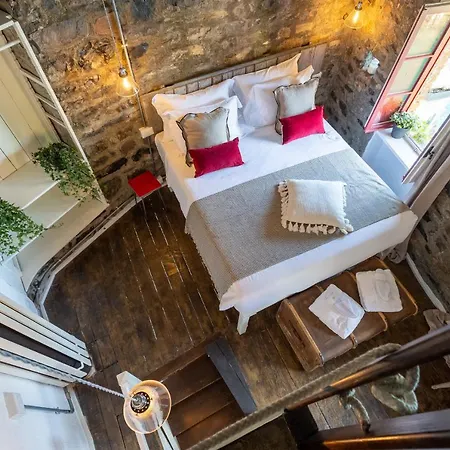 Romantic View Apartment, Nesso, By Rent نيسّو