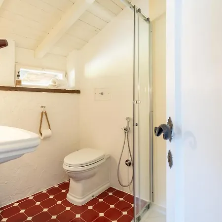 Romantic View Apartment, Nesso, By Rent 内索