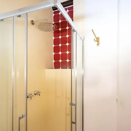 Romantic View Apartment, Nesso, By Rent 内索