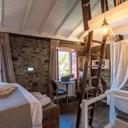 Romantic View Apartment, Nesso, By Rent نيسّو