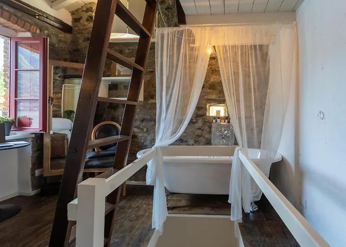 Romantic View Apartment, Nesso, By Rent 内索
