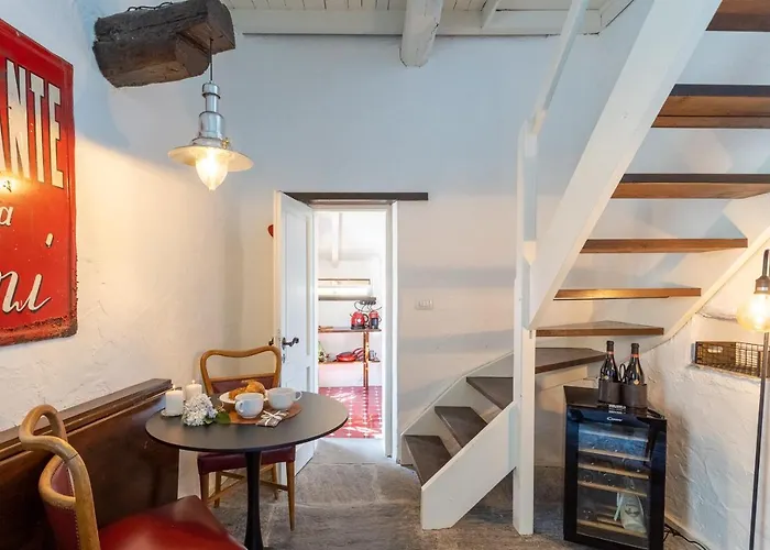 Romantic View Apartment, Nesso, By Rent 内索