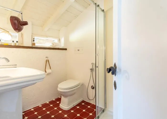 Romantic View Apartment, Nesso, By Rent 内索