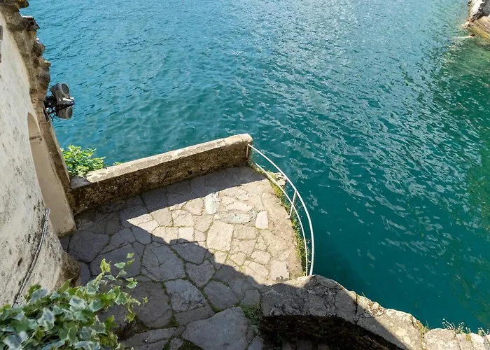 Romantic View Apartment, Nesso, By Rent * 内索