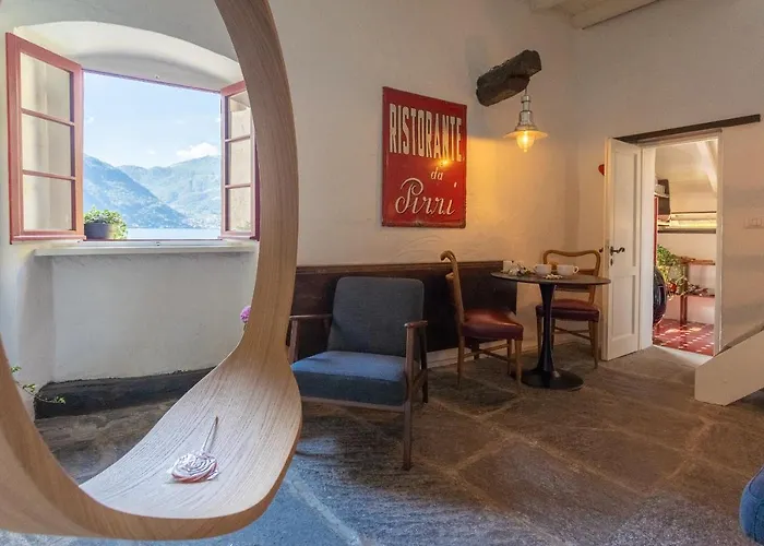 Romantic View Apartment, Nesso, By Rent 内索